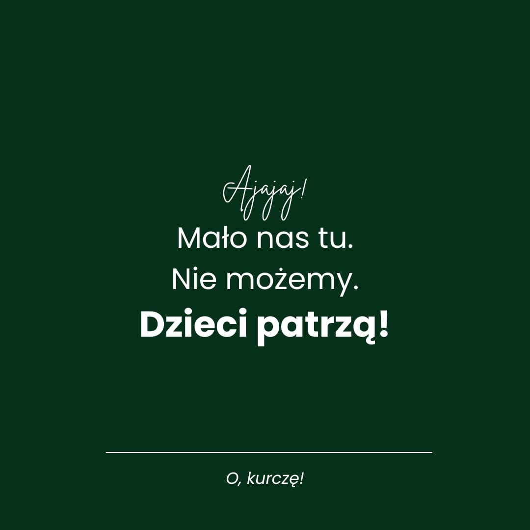 Mało nas w socjalach.

Prywatnie już praktycznie z nich nie korzystamy. Dla kogoś, kto był tutaj dla pięknych zdjęć i osobistych treści, era rolek i ejaja jest trudna. Co tutaj czytać, kiedy wygenerowane teksty poznaje się już w pierwszym zdaniu? Co oglądać, jeśli niespecjalnie interesuje Cię kolejna tworzona pod zasięgi rolka?

Social media to zreszta skutek uboczny, bo tu o telefony przecież chodzi. W końcu mamy dzieci, które są już w wieku kumatym. Dzieci bystre i absolutnie cudowne, którym chcemy pokazać, że zamiast telefonu warto sięgnąć po książkę. Że lepiej cieszyć się chwilą, niż wszystko relacjonować. Że można pojechać w podróż i cały świat wcale nie musi o tym wiedzieć. Jak to pokazać, jak nie na własnym przykładzie? 

Jak to pogodzić z prowadzeniem firmy? Jeszcze nie wiemy.

Coś tu będzie. Będzie na pewno. Robimy dużo fajnych rzeczy i chcielibyśmy je Wam pokazać. Gdzieś też kiełkuje myśl o prowadzeniu tego profilu w nieco inny, bliższy nam sposób. 

Mamy to szczęście, że nasza nieobecność tutaj w żaden sposób nie przekłada się na naszą pracę. Piszecie, majlujecie, dzwonicie. 

Dziękujemy Wam za tę wolność💚

 #przerwaodinsta #rodzicielstwo #fotografwrocław #fotografiawroclaw życierodzica